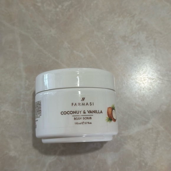 Farmasi Coconut & Vanilla Body Scrub in Cream Packaging - Picture 4 of 7